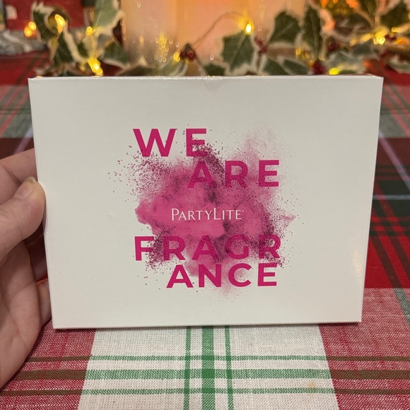 PartyLite Dozen Red Tealight Candles - Picture 8 of 8